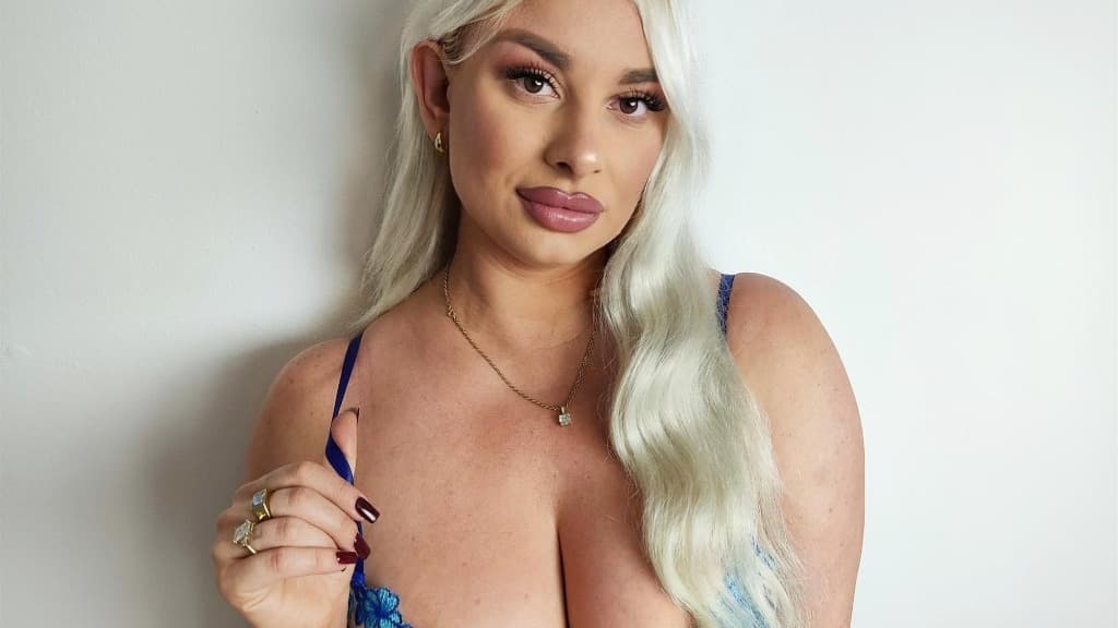 Luxuria - Live Model