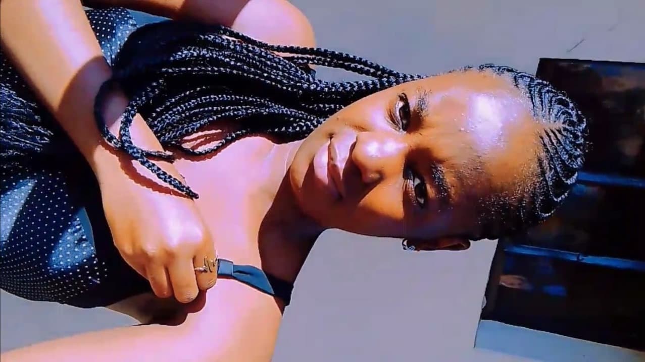 LovelyAmelia - Live Model