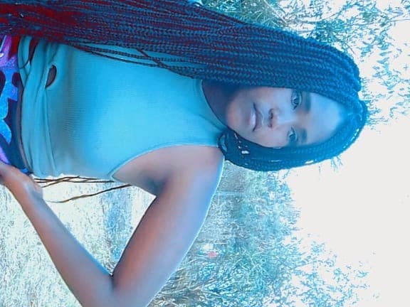 Davinalola - Live Model