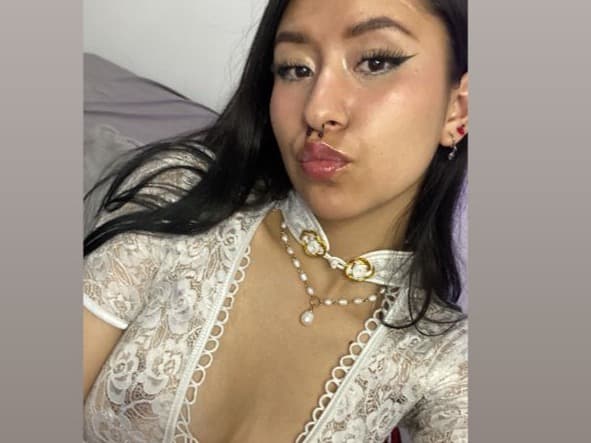 Chloe-Desire23 - Live Model